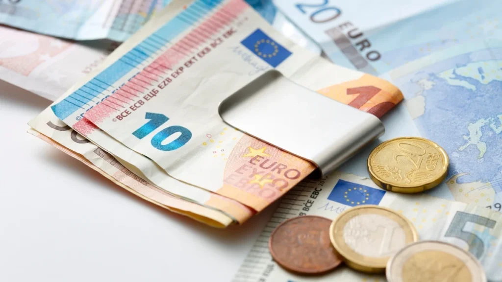 Euro Up, Dollar Down The Reserve-Data Mirage Most Investors Miss