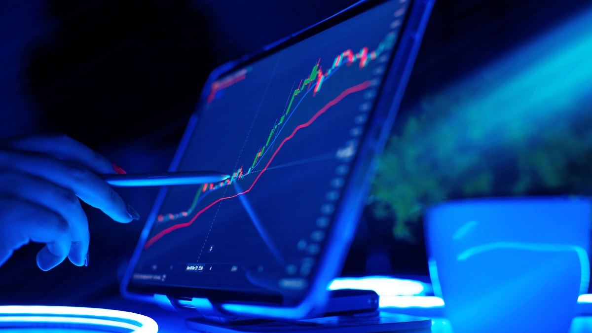 Ignores Financial Volatility and Larger Costs