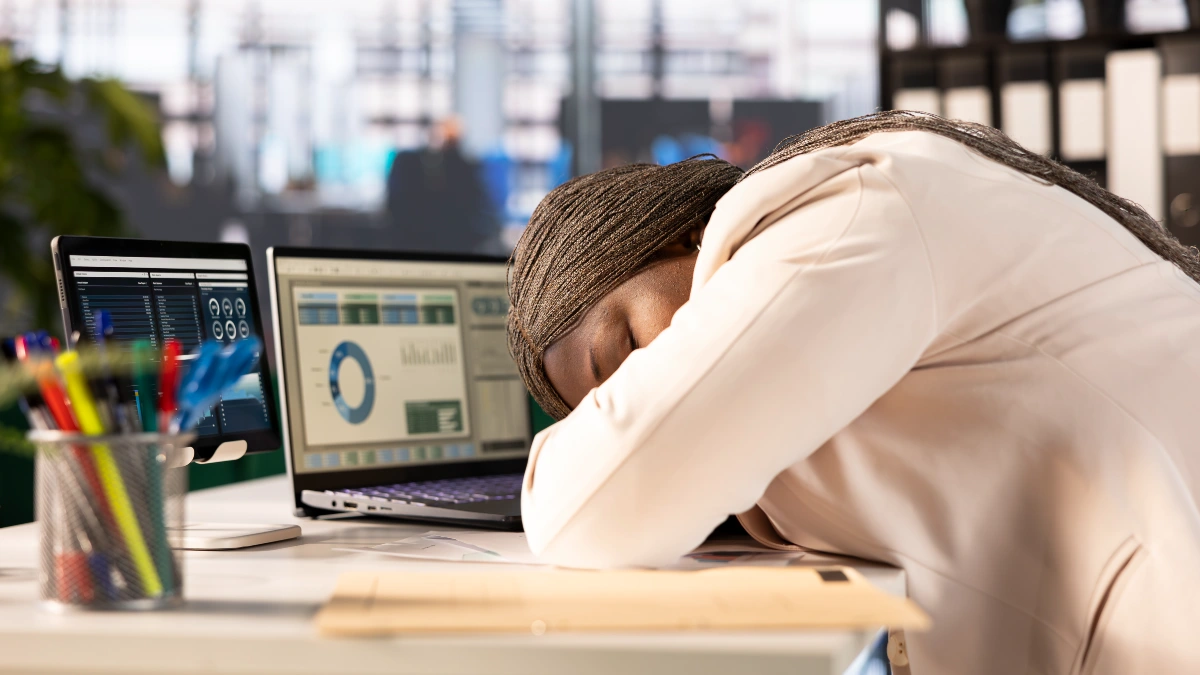 Performance Under Pressure: Human Alpha vs. Algorithmic Error