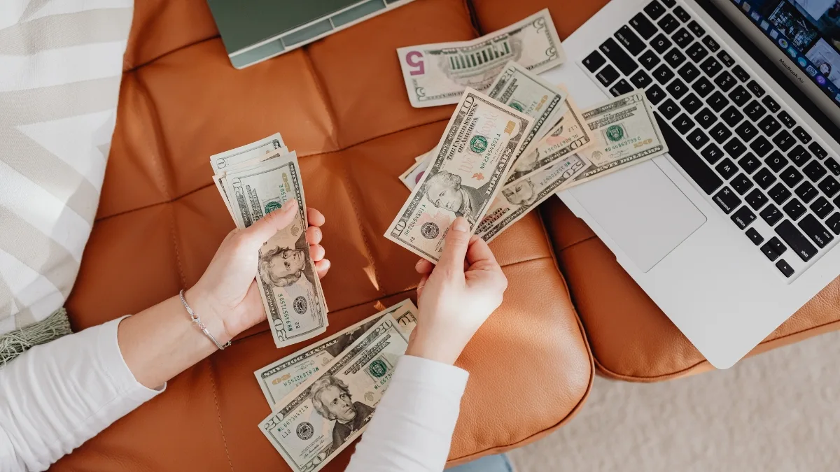 Your 2025 Resilient Income Portfolio: Safe Money and Smart Assets