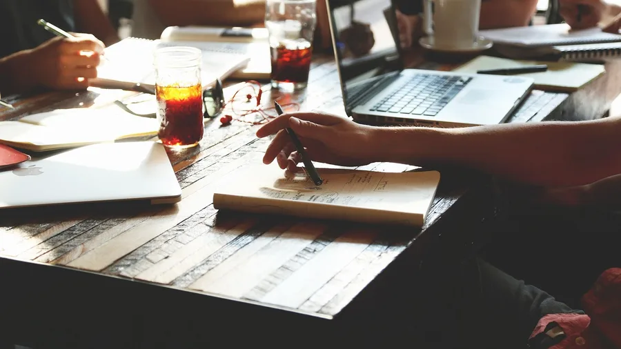 Specialized Consulting Fills Income Gaps With Flexible B2B Contracts