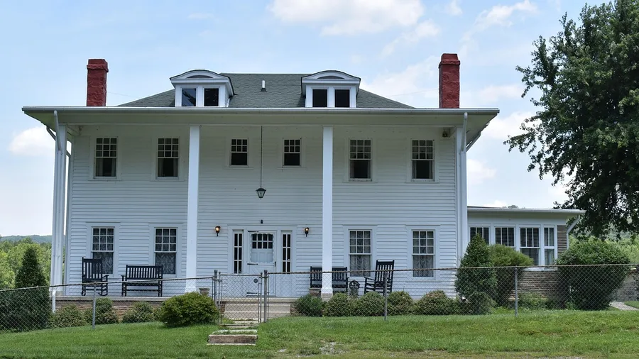 Tennessee: High Sales Tax, Low Property Tax