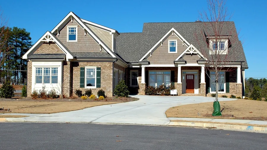 Oversized Family Homes Trap Cash in Maintenance